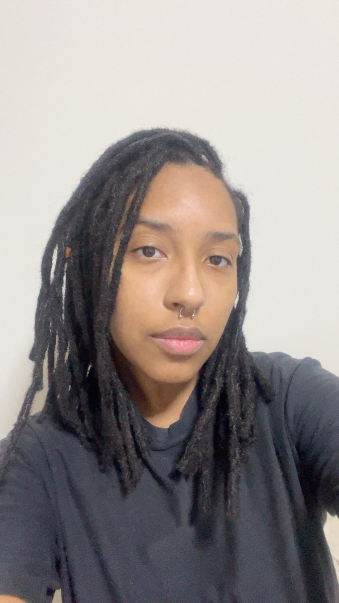 kaxlps's tweet photo. Negra, corinthiana, jornalista, de esquerda e agora com dreads. Falta oq? https://t.co/GAztkgFq29