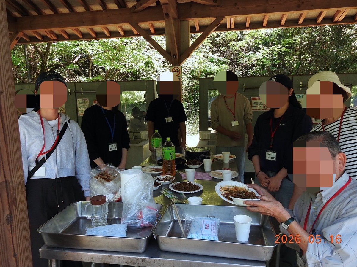 Hituzigumo100's tweet photo. 5月16日(土) 【ワイズ新歓草刈り＆BBQ】
八王子ワイズメンズクラブさん主催の毎年恒例新歓草刈り＆BBQに行ってきました！
高尾の森わくわくヴィレッジで草刈りをし、BBQをしました！お肉や野菜や海鮮、焼きそばまでおなかいっぱい食べました😋
学年を超えた交流もある、とっても良いイベントです！！🌟 https://t.co/amazrxhwSw