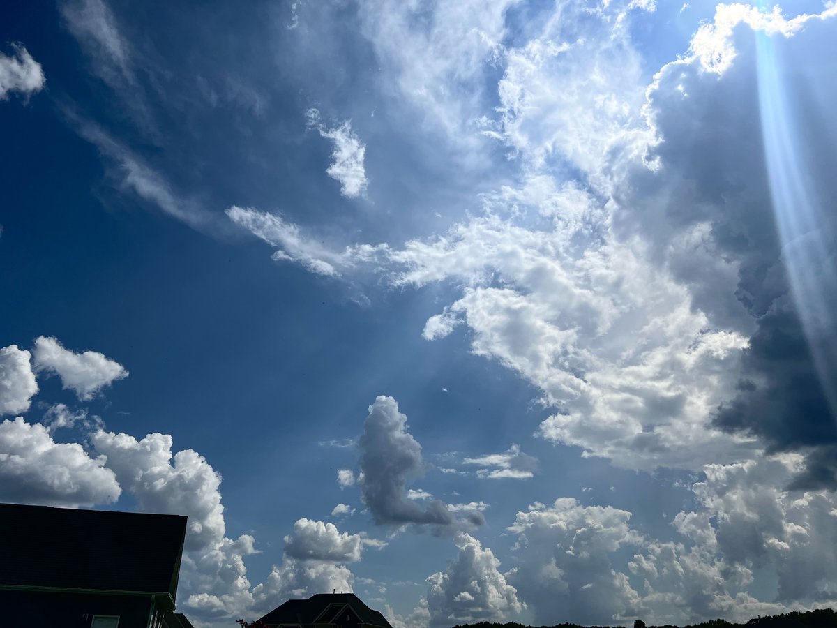 Mesa_T_Aphophas's tweet photo. #Kishapolee #Light #Life #UpstateSC #GalacticFederationOfLight #Sheen 

The clouds today!! Such have a full display of beautiful, dark and powerful!

These were taken from several directions. For each one, I faced a different direction, and these beautiful images were taken!

That blue!! Just so vivid and beautiful!! 

🩵🌏☁️🌟🌏☁️🌟🌏☁️🌟🌏🌏🩵
