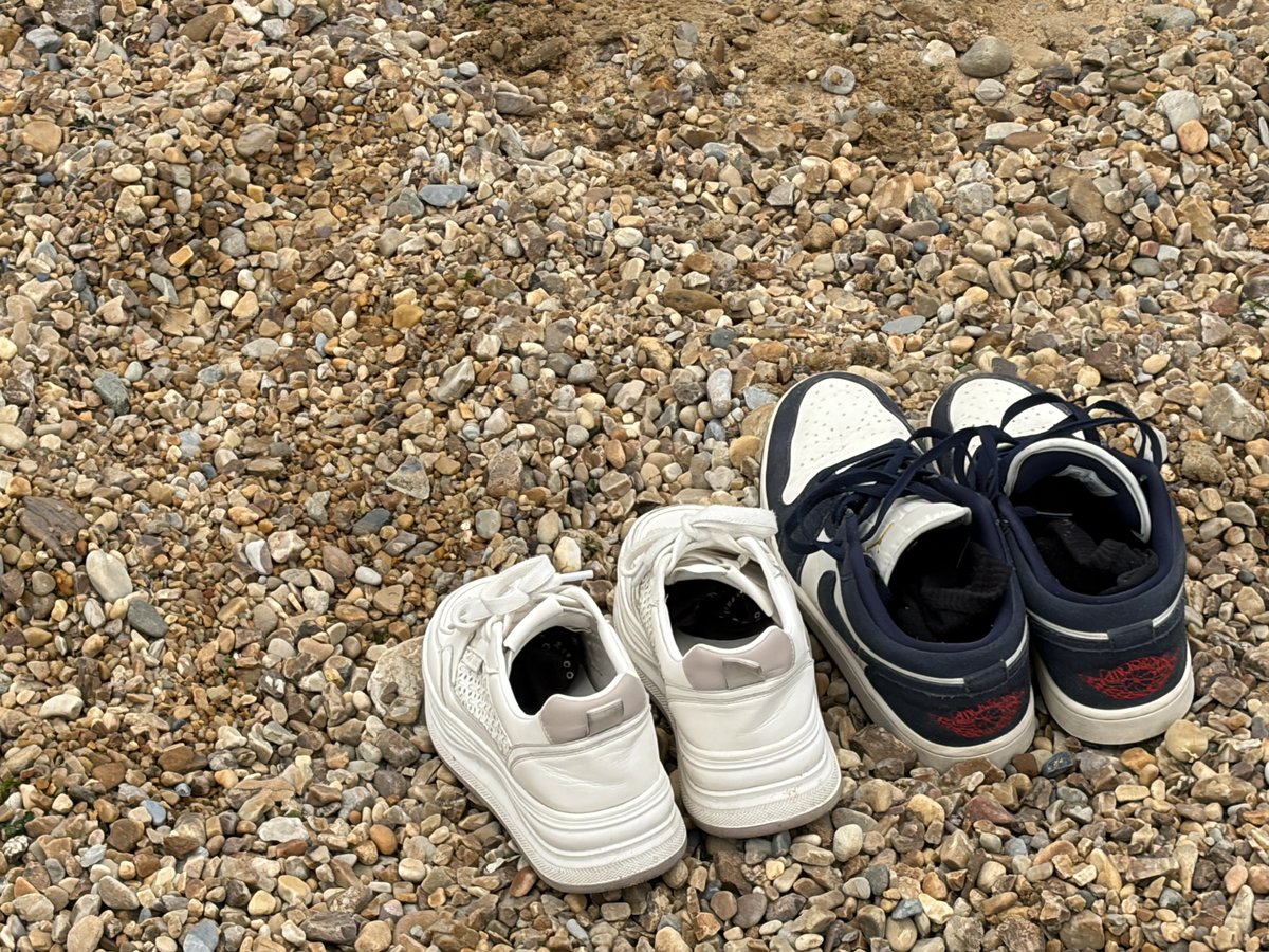 hubing716922291's tweet photo. #海边 #恋足 #顺袜 #原味 #扫楼 
【海边原创】小姐姐的黑色按摩袜，一开始还以为不是她穿的，但是看她穿上了才确定是她的，小姐姐说我袜子不见了，她朋友说已经漂洋过海到山东烟台了哈哈
海边顺袜part 18 https://t.co/h3J1u9STJm