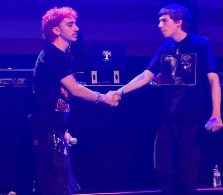 bugzonmyskin's tweet photo. gays be like “meet my boyfriend” https://t.co/STFyo4v6sG