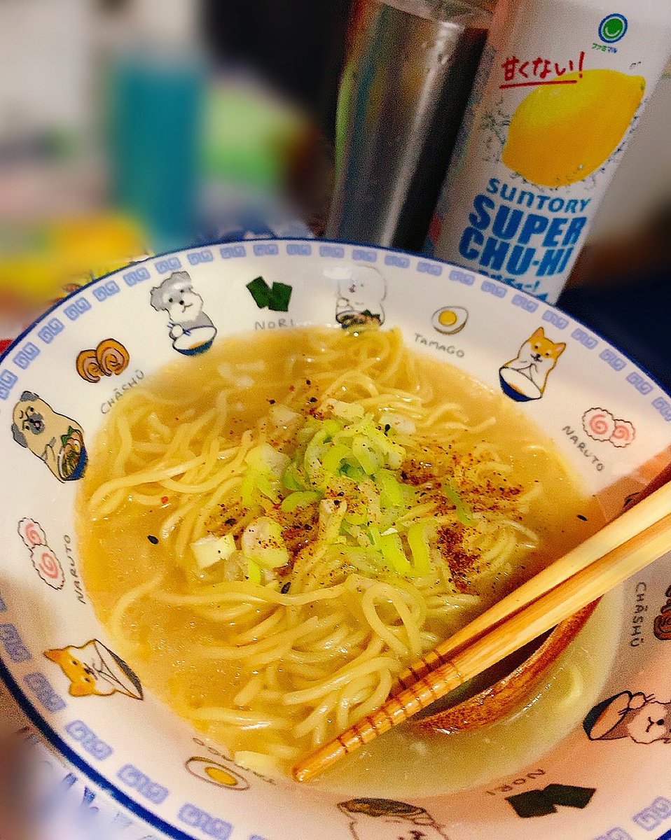 yuka_pomp's tweet photo. 今回は生ハムからコトコト一から出汁をとって作ってくれた🍜 https://t.co/VB9VMCaiPR