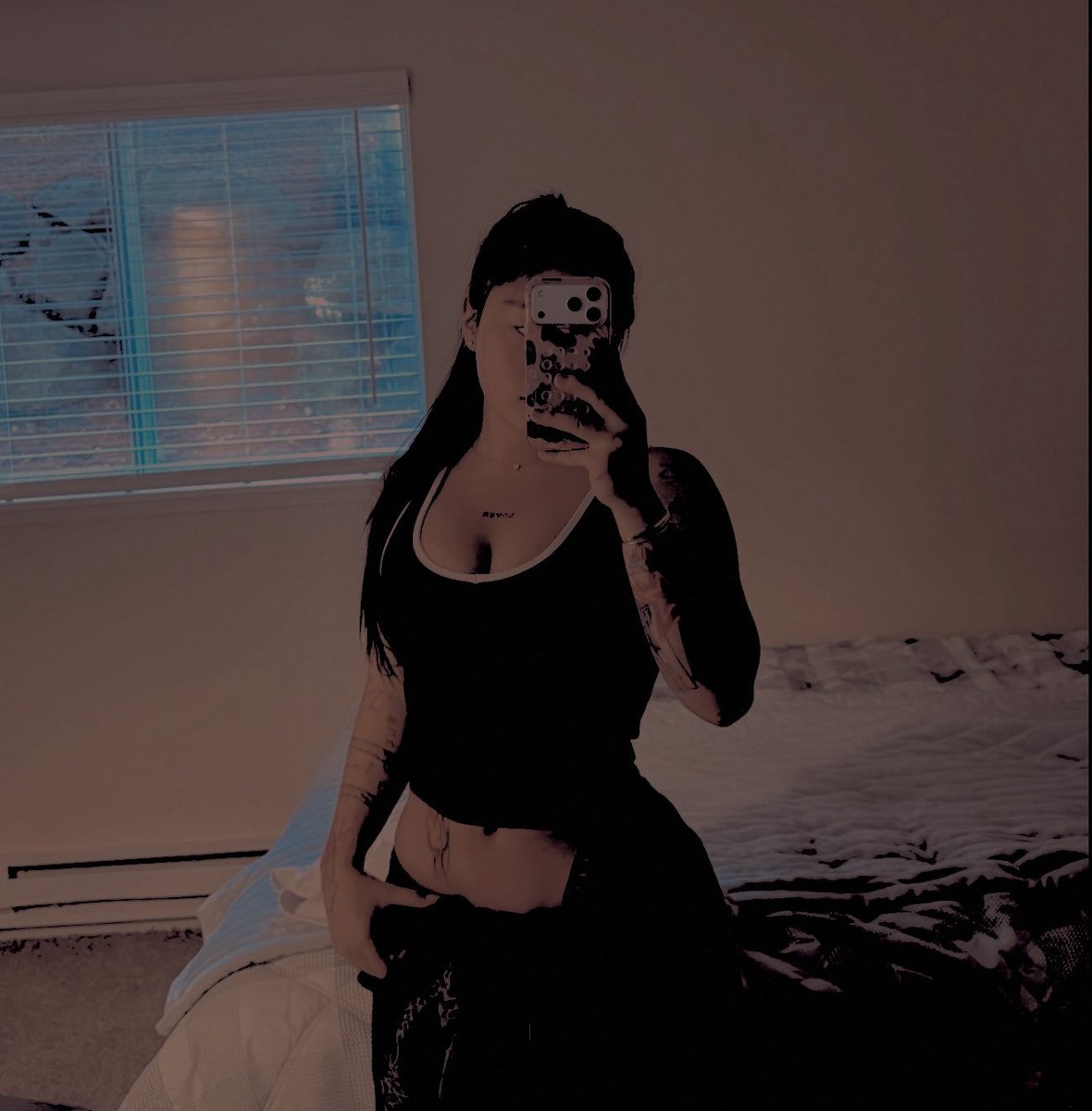 littleodate's tweet photo. she loved mirror pics https://t.co/IZj6aF8Rhh