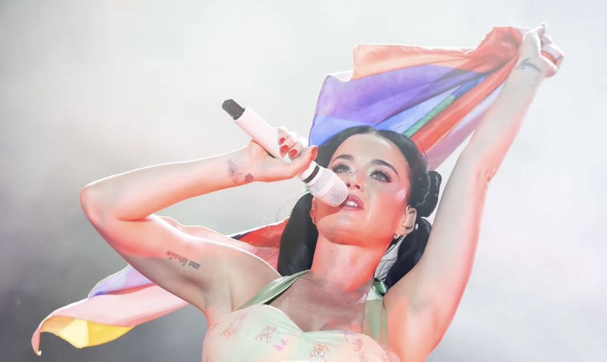 KatyPerryTurkey's tweet photo. Katy Perry dün Madrid Rio Babel Festival’de sahne aldı. https://t.co/HnWGMLyYxQ