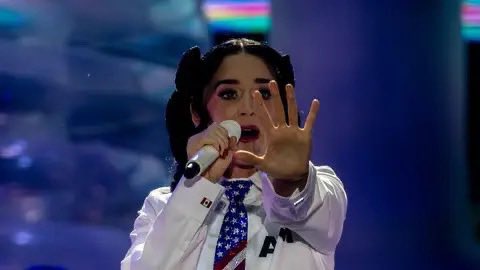 KatyPerryTurkey's tweet photo. Katy Perry dün Madrid Rio Babel Festival’de sahne aldı. https://t.co/HnWGMLyYxQ