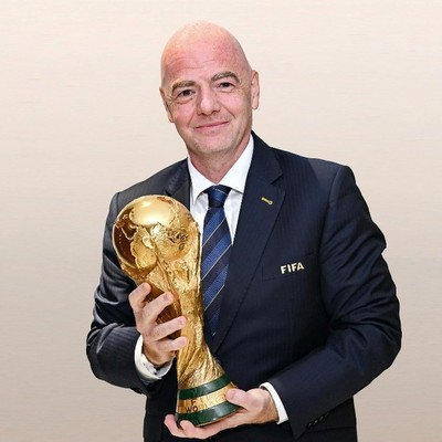 FutboolFichajes's tweet photo. 🚨 Gianni Infantino podría RENUNCIAR a la presidencia de la FIFA por las críticas recibidas luego del polémico fallo en el que se le revocó la sanción a Balogun. 

💥 Hay una presión interna muy fuerte que da lugar a la especulación con una posible salida del mandatario, según cuenta @joserra_espn . 

🤐 Desde FIFA son cautelosos y aún no definen nada, aunque han sido visiblemente afectados por la desprlolijidad del caso que sembró un precedente. 

👊 UEFA está en contra de Infantino.