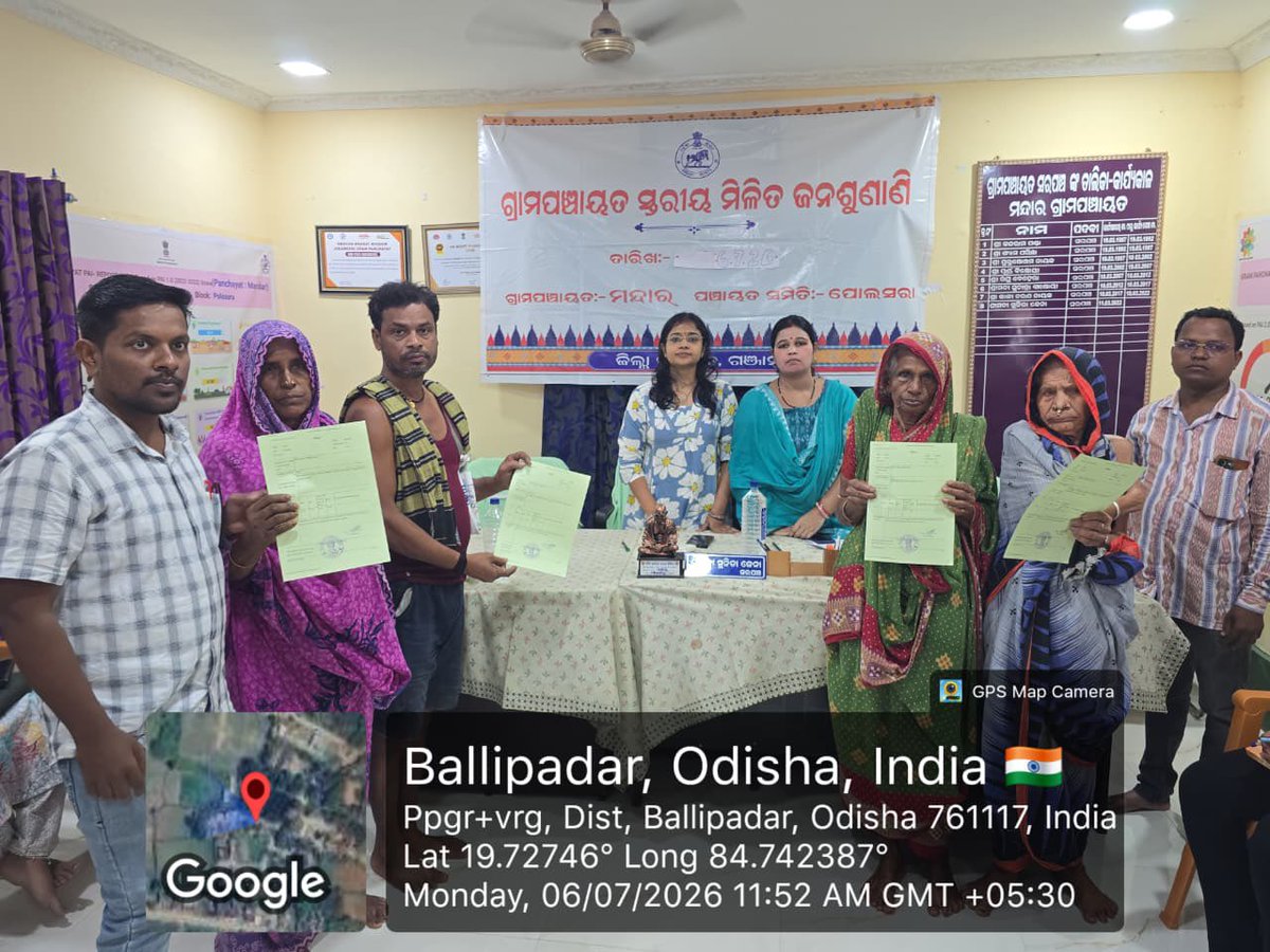 bdo_polasara's tweet photo. ପୋଲସରା ପଞ୍ଚାୟତ ସମିତିର ମନ୍ଦାର ଗ୍ରାମ ପଞ୍ଚାୟତ ଠାରେ ମିଳିତ ଜନଶୁଣାଣି ଶିବିର ଆୟୋଜିତ ହୋଇଥିଲା ଏଥିରେ ଅଧିକାରୀମାନେ ଲୋକଙ୍କ ଅଭିଯୋଗ ଶୁଣାଣିକରିଥିଲେ, ଏଥି ସହିତ ଅତିରିକ୍ତ ଗୋଷ୍ଠୀ  ଉନ୍ନୟନ ଅଧିକାରୀ ଏବଂ ତହସିଲଦାରଙ୍କ ଦ୍ବାରା ଭତ୍ତା, ପଟ୍ଟା ଓ ରାସନ କାର୍ଡ ପ୍ରଦାନ କରାଗଲା । @CMO_Odisha @PRDeptOdisha
@Ganjam_Admin
@ZP_Ganjam @SDMChatrapur @IPR_Odisha