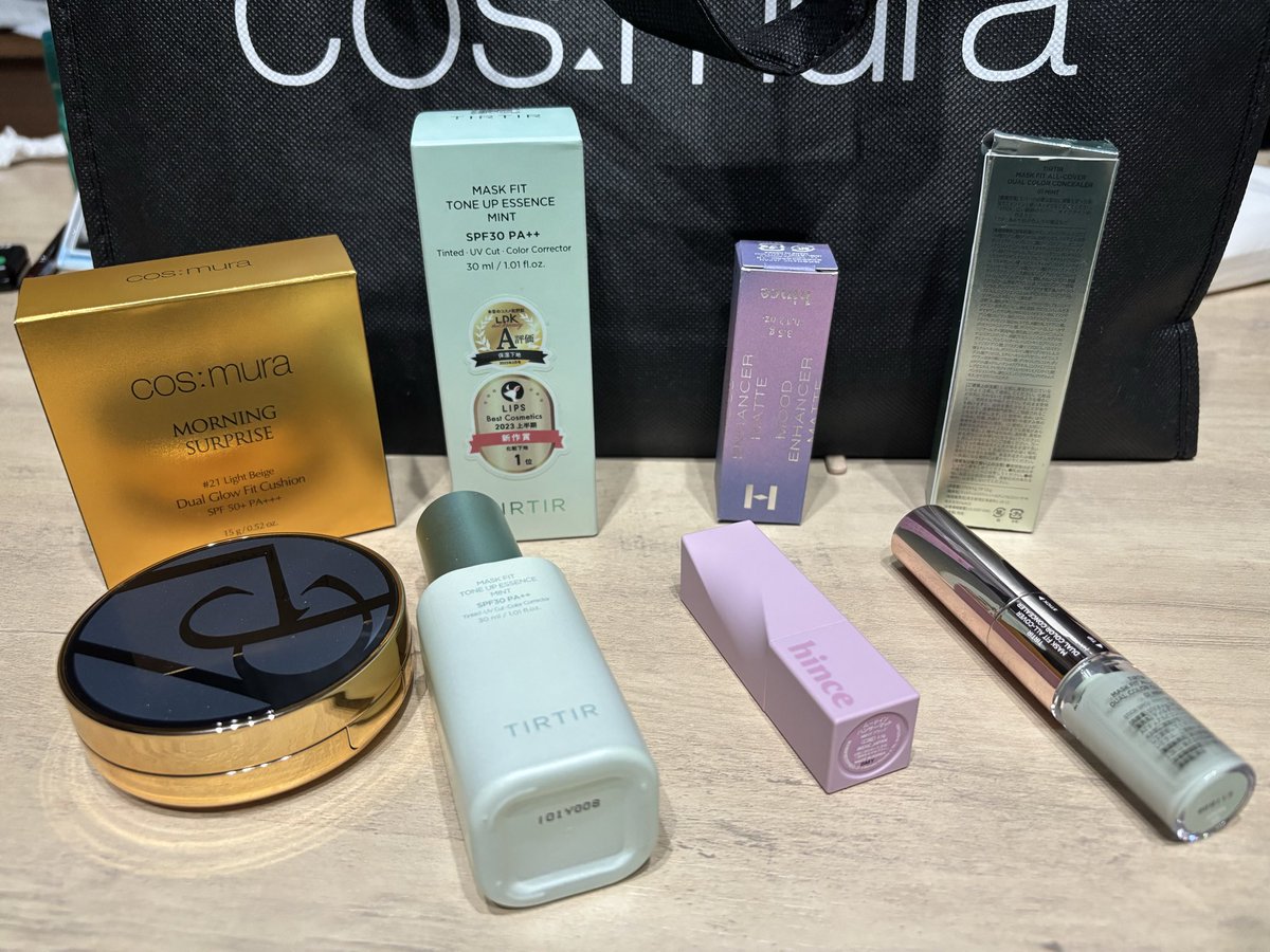 run_817's tweet photo. 初、韓国コスメ買いました💄

お恥ずかしながら、この歳で化粧品が詳しくないので、コスメに詳しい友人とコスムラ店員さんのダブルタックで選んでもらいました

ヒンスだのティルティルだの初めて聞いたよ😓

顔の赤みを何とかしたい願いも叶ったし😊セールで全部で6000円くらい。

良い買い物でした😊 https://t.co/XyA0dZEmBA