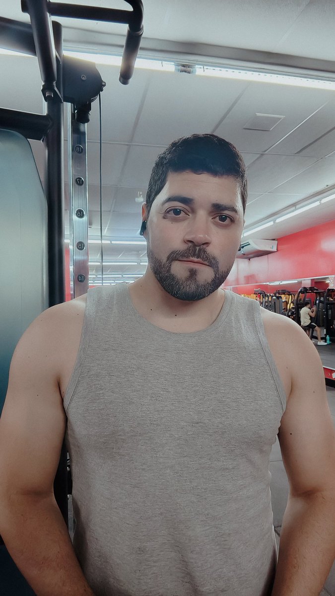 fern4ndooli's tweet photo. post-appreciation para os meus ombros 🐎🙂‍↔️ https://t.co/lseBPui8OG