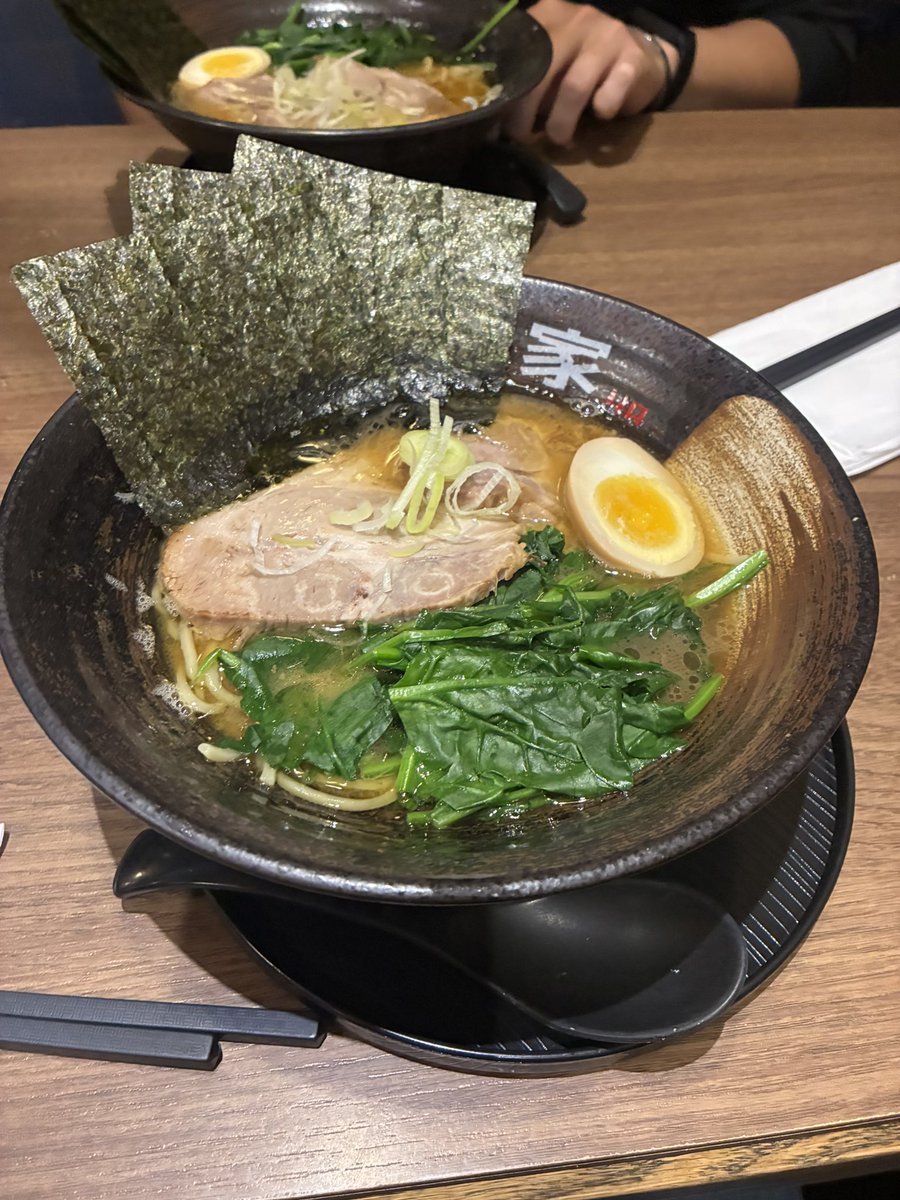daichank15's tweet photo. バンクーバーで家系食べた。麺が違うんよなぁ... https://t.co/3odV320R63