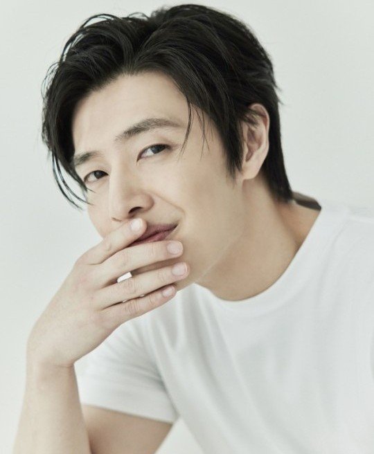 daheeverse's tweet photo. #KANGHANEUL &amp; #KIMHYEJUN reportedly to lead new MBC webtoon based drama <Mind Doctor>

It depicts the story of an emotionless genius surgeon who abandons everything to work in a psychiatric clinic after experiencing a shocking incident.

https://t.co/Gvat74JC9U https://t.co/bOHg7lQdOT