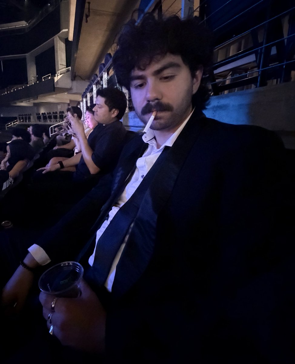 HighNoonie's tweet photo. 4 shots deep at the joji concert. https://t.co/QSCpPnK9OI