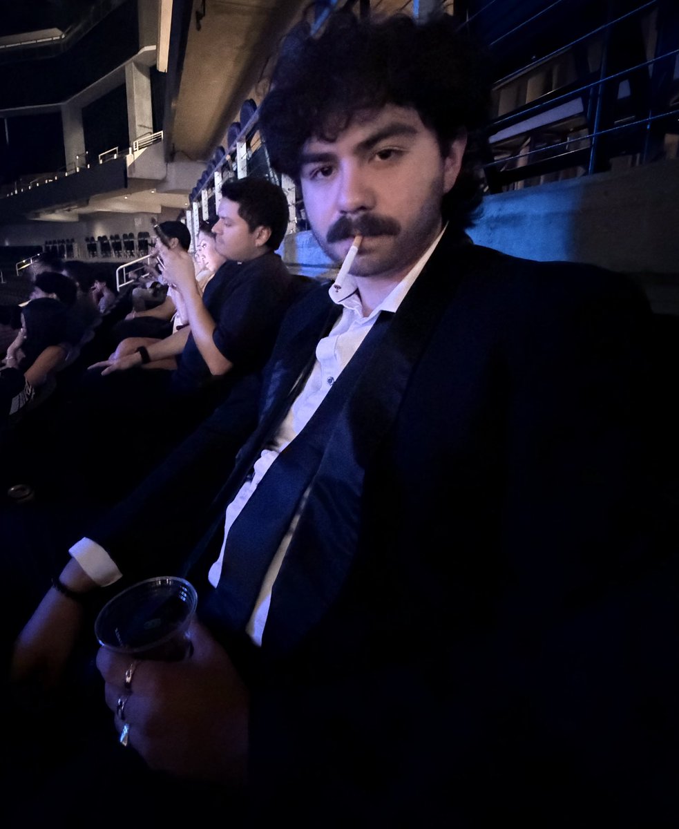 HighNoonie's tweet photo. 4 shots deep at the joji concert. https://t.co/QSCpPnK9OI