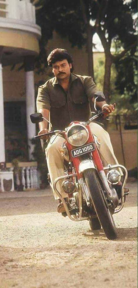 Deepu0124's tweet photo. Boss @KChiruTweets 💥🔥💥 https://t.co/KnAAvU74Vr