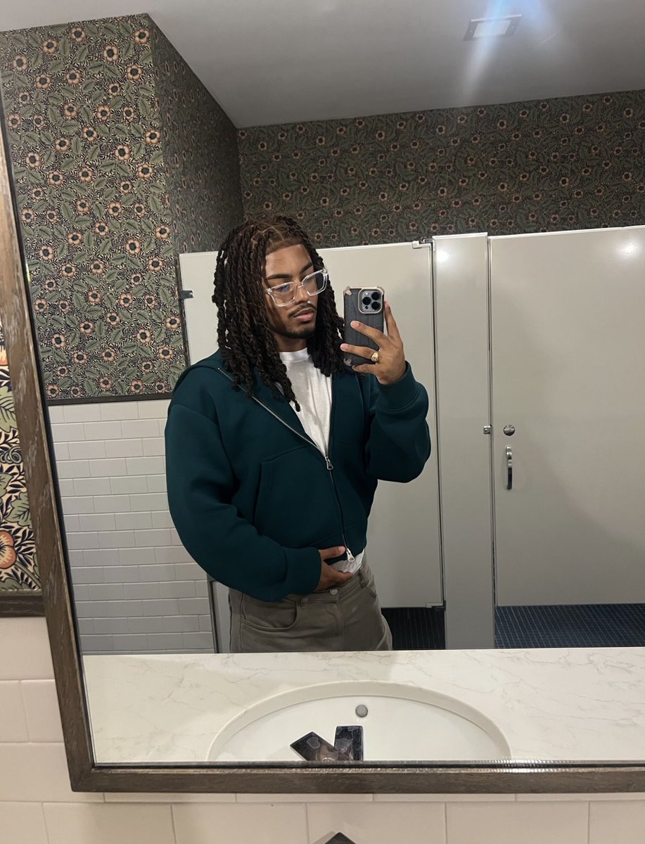 dmvney__'s tweet photo. Been a minute lol https://t.co/bU3ZWSAZEK