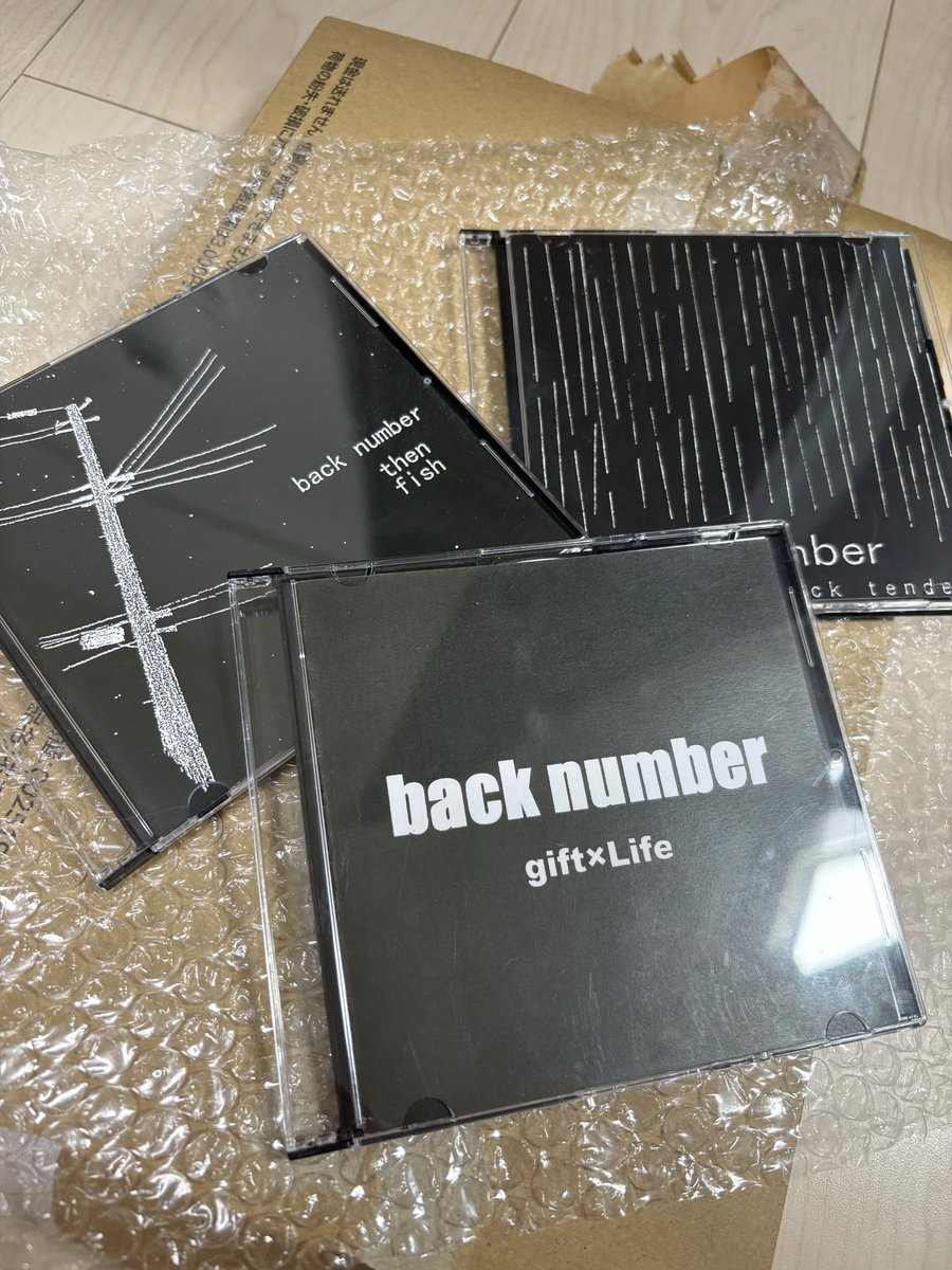 suga___bn's tweet photo. ついに😭😭😭
ずっと欲しかったback numberのインディーズCDをお譲り頂きました😭😭😭

ちゃんと今でも再生できるしちゃんと直筆だし、しかもまさかの最後に地元の人達とのおふざけトークまで入ってるんだね！？
依与吏さんの声が高すぎて可愛くて🥹
感動と緊張で触るの手が震える笑笑笑 https://t.co/TrUxwAle34