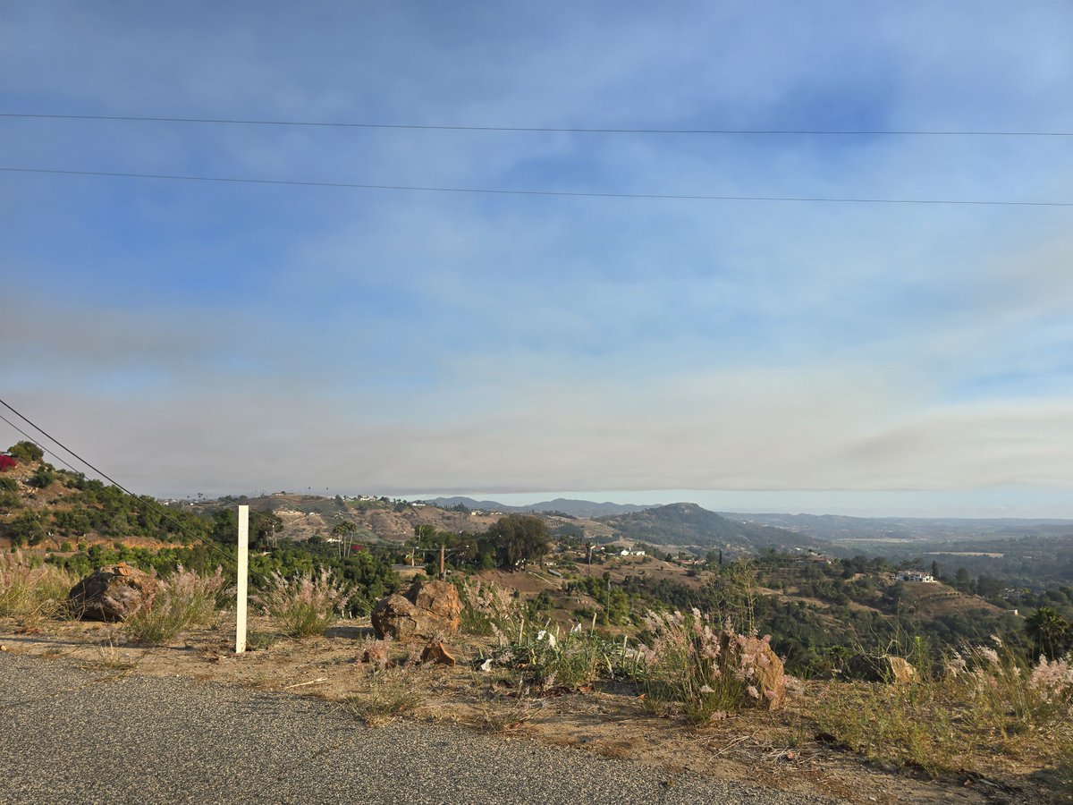 buell003's tweet photo. Views of the #PipelineFire on #MarineCorpsBase ##CampPendleton from two locations in Southeast #Fallbrook, California, 92028. By Michael Jonathan Buell of the #DemocracyWatchNews Service, @dwatchnews_nam, https://t.co/KX7PVnGTPZ on July 6th, 2026 via 5:50 PM to 6 PM. cc: @NorthCountyFire