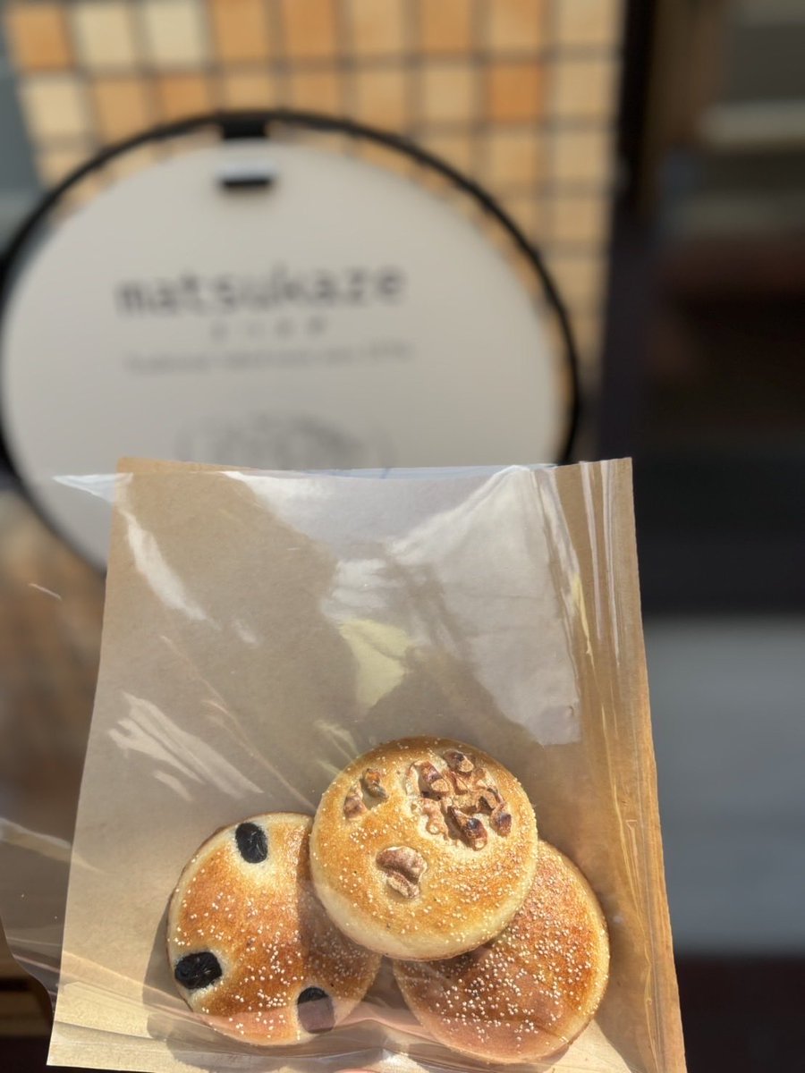 MailMikito's tweet photo. 三木都　MIKITO
焼きたて松風　営業情報

7月7日(火)

12時30分頃より
順に焼き上がります。

売り切れ次第終了です。
明日は、定休日です。

よろしくお願いいたします。 https://t.co/wdfQzLU01k