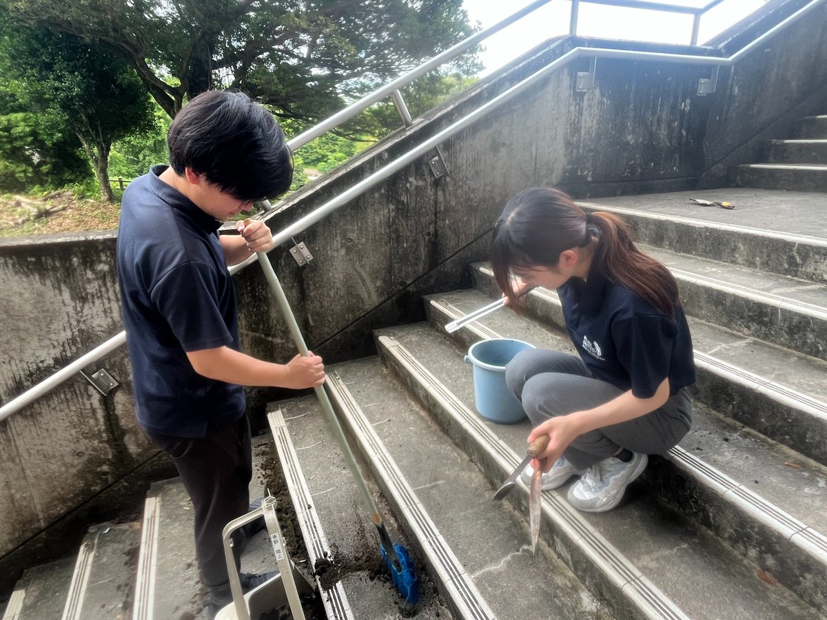 kochi_United's tweet photo. 先日、ホームスタジアムであるGIKENスタジアムにて、フロントスタッフによる清掃を行いました🧹

明治安田Ｊリーグ百年構想リーグを終え、そして2026/27シーズン開幕に向け、使用させていただいている感謝を込めスタジアムを綺麗にしました✨

#高知ユナイテッドSC https://t.co/Zl5HEvKrge