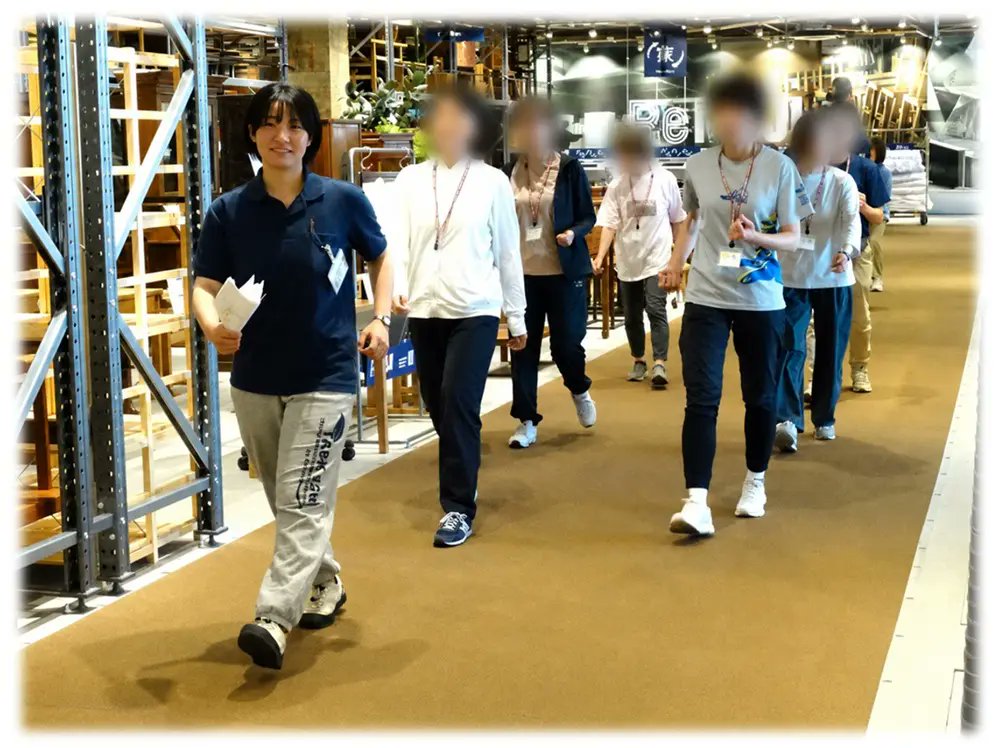 KIO_University's tweet photo. 無印良品イオンモール橿原「あさかつ2nd」第3回開催！ 
https://t.co/VBO9iHQjVy
店舗前のスペースも使って胸郭ストレッチや脳トレ、コンボウォーキングを実施！回を重ねるごとに学生達の運動指導スキルも上がっています。

#畿央大学 #ウェルネス共創研究センター #理学療法学科 https://t.co/9yIEKwaYVs
