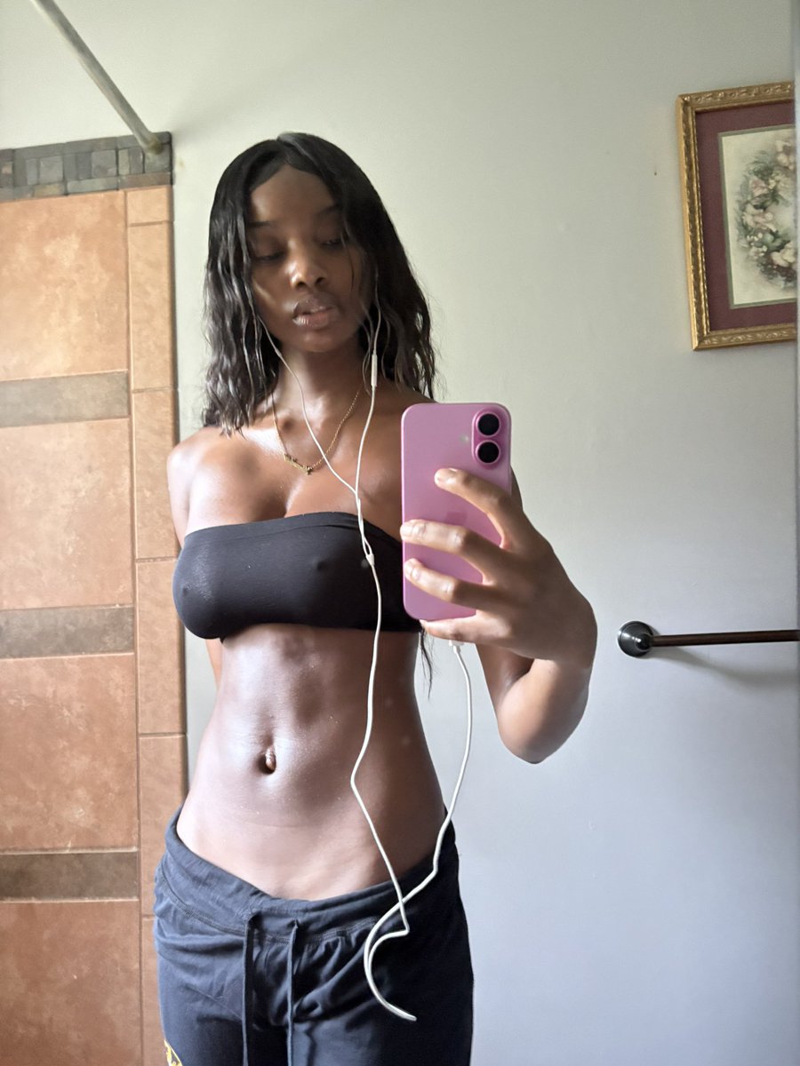 Prettyponny666's tweet photo. Pretty physique ❤️ https://t.co/SZLeTL4l2D