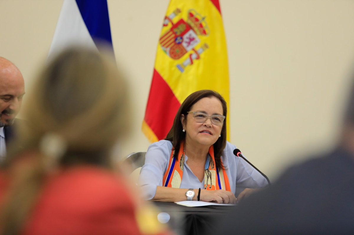 CancillerAleHT's tweet photo. 🇸🇻🇪🇸 Fue un honor recibir al presidente del @Senadoesp, Pedro Rollán Ojeda, y a su comitiva de senadores.

Reafirmamos los históricos lazos de amistad y colaboración que unen a nuestros países. Continuaremos promoviendo una cooperación cada vez más estrecha y beneficiosa. https://t.co/QvU7bmVgc9