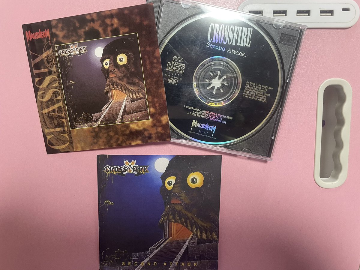 Ide0314drums's tweet photo. ちなみに、CROSSFIRE🇧🇪のは、CD化の際に小さくなったジャケ（上のやつ）がダサかったので自作（画像下）してます🤣笑 https://t.co/XrOGRlUTIl