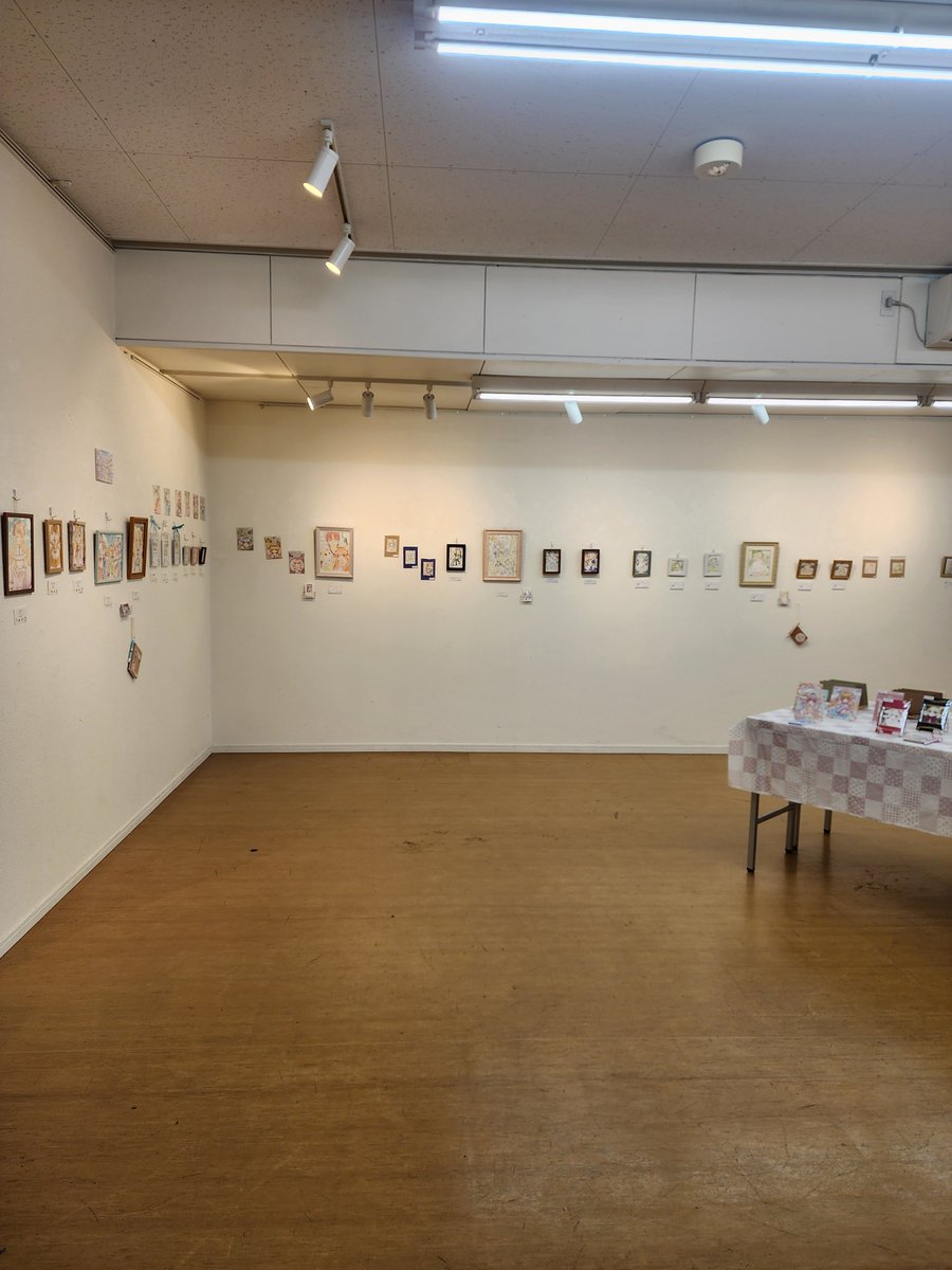 aobagasou's tweet photo. 本日より、青葉画荘二階ギャラリーにて、Gallery tMm様主催「#ふわふわアニマル展」、同時開催「緑ミニ個展『#夏色ポップチューン』」の展示がスタートいたします。
入場料無料です。ぜひご高覧ください。 https://t.co/qlbHZvkSZe