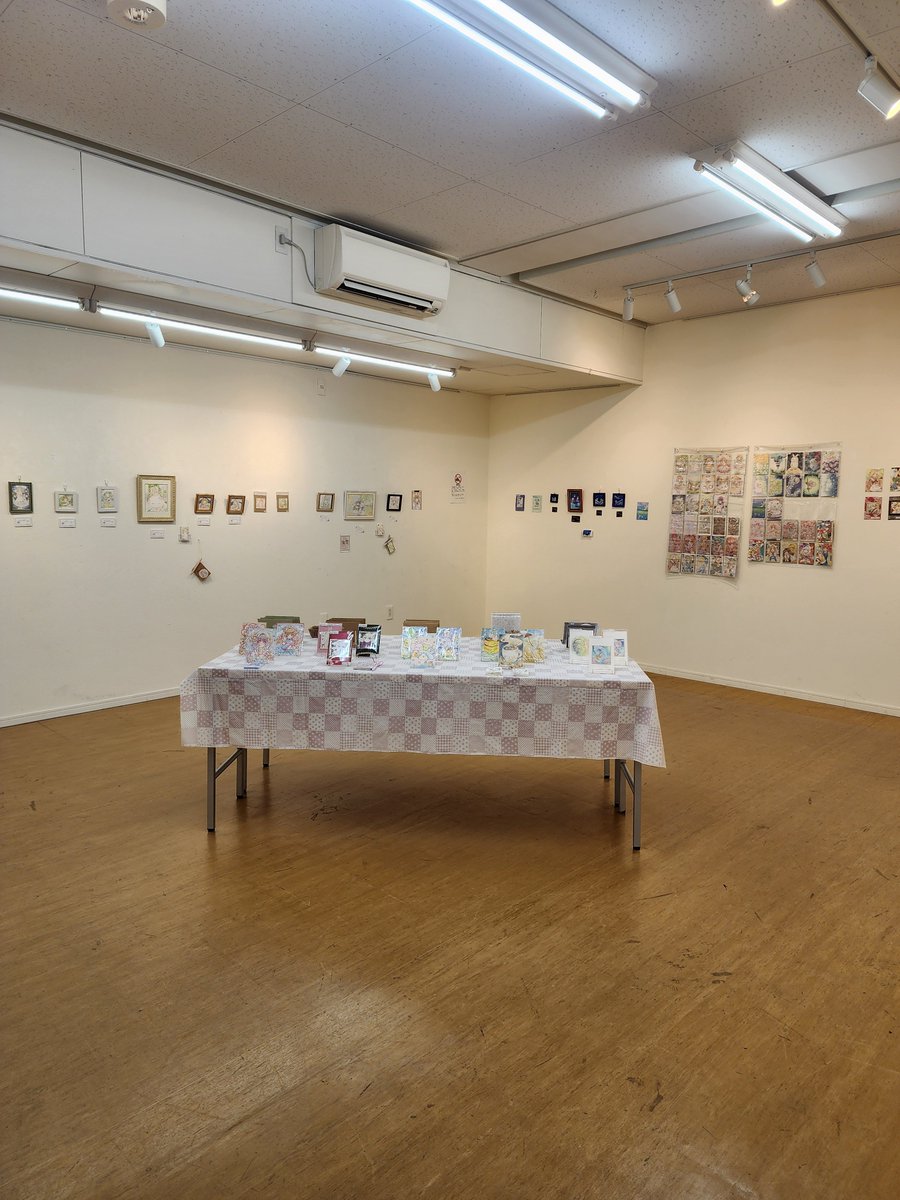 aobagasou's tweet photo. 本日より、青葉画荘二階ギャラリーにて、Gallery tMm様主催「#ふわふわアニマル展」、同時開催「緑ミニ個展『#夏色ポップチューン』」の展示がスタートいたします。
入場料無料です。ぜひご高覧ください。 https://t.co/qlbHZvkSZe