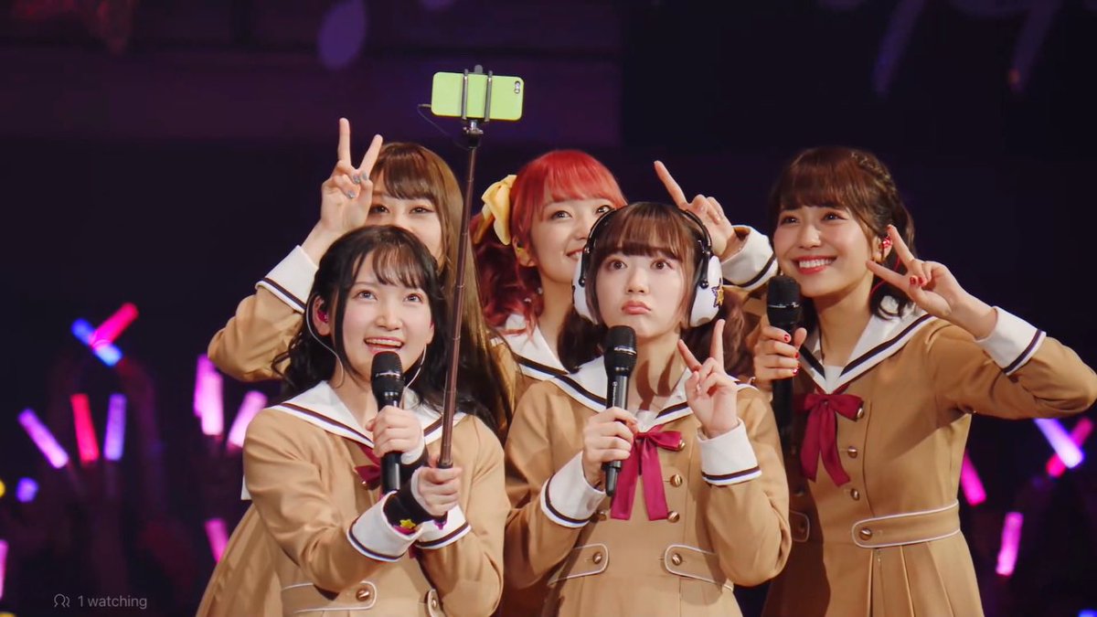 rimiranyuri's tweet photo. being a popiglow fan goes into the irl bands too i watched two aglow events with chinese subtitles and translated them with Every. single screenshot just to understand what they were saying #dedicated https://t.co/uBpY4ieJhY