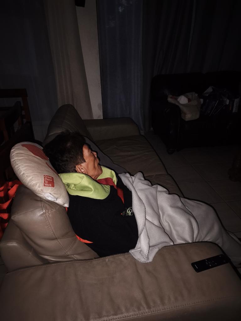 Patrick_VA's tweet photo. @EnelChile @SEC_cl  por favor necesito ayuda, vuelvo a preguntar y me patean la resolución a la 1:02 AM y completaría 30 horas sin electricidad con una adulta mayor postrada en mi domicilio sin calefacción porque nadie atiende mi reclamo desde ayer domingo 19:00 hrs. https://t.co/YhkFEAbKik