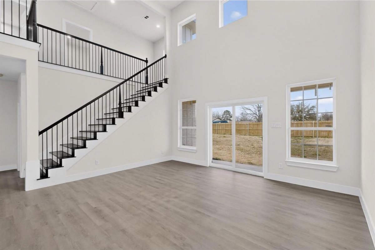 EliteAgents_US's tweet photo. Fall in love with this breathtaking, brand-new home designed for modern living. Be the first to enjoy its open layout, tall ceilings, and stylish finishes.
https://t.co/2wICX7TvpR
#realestateforsale #realestate #EliteAgent https://t.co/owdagwdXLD