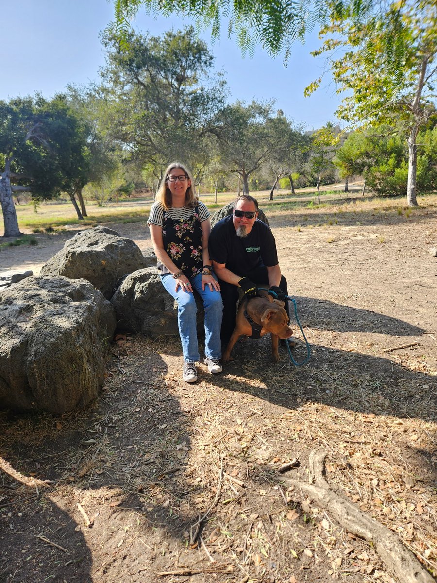 PattinsonFan86's tweet photo. Canyon park walk with cali last week https://t.co/AZxCKeeHLR