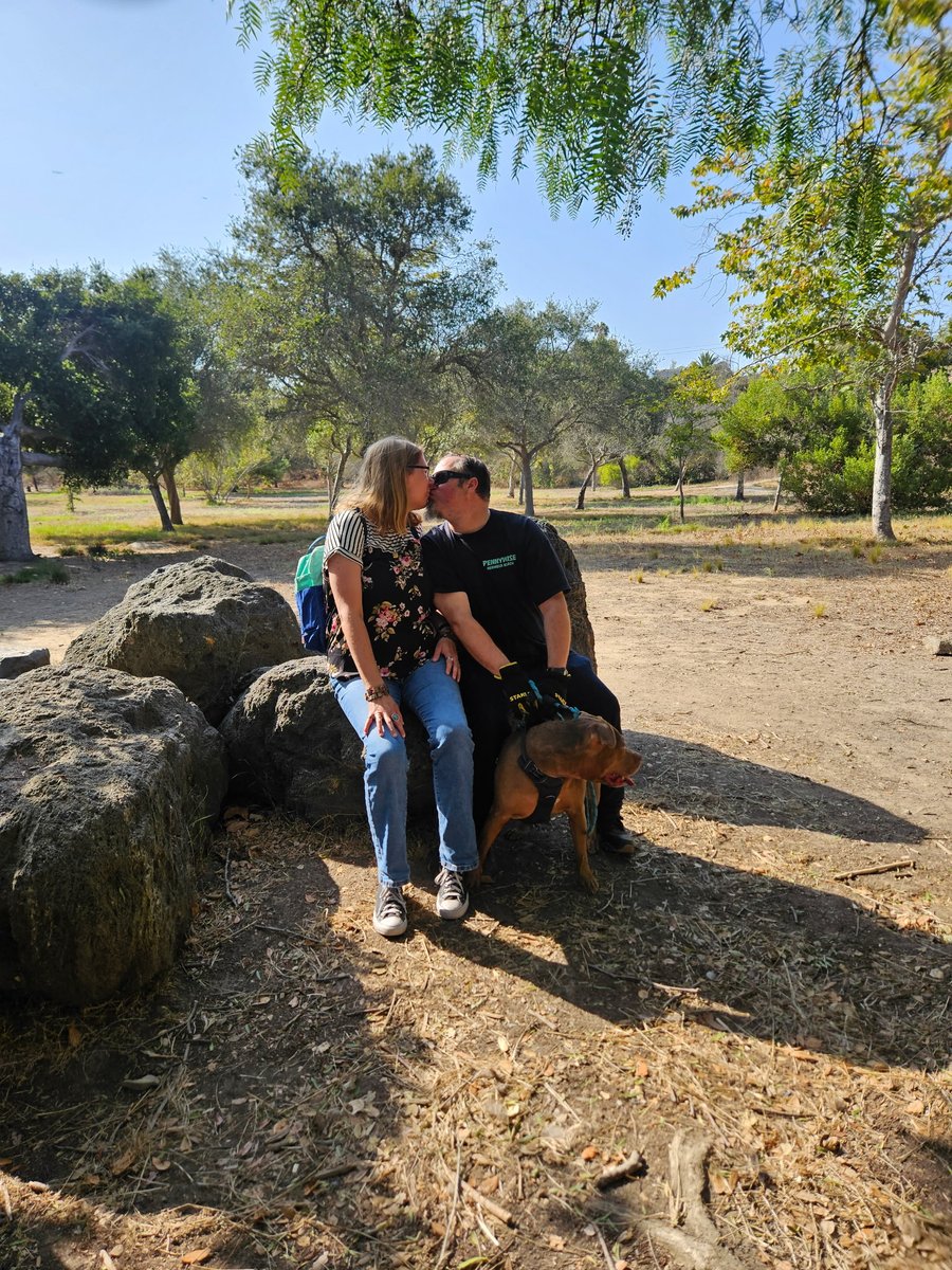 PattinsonFan86's tweet photo. Canyon park walk with cali last week https://t.co/AZxCKeeHLR