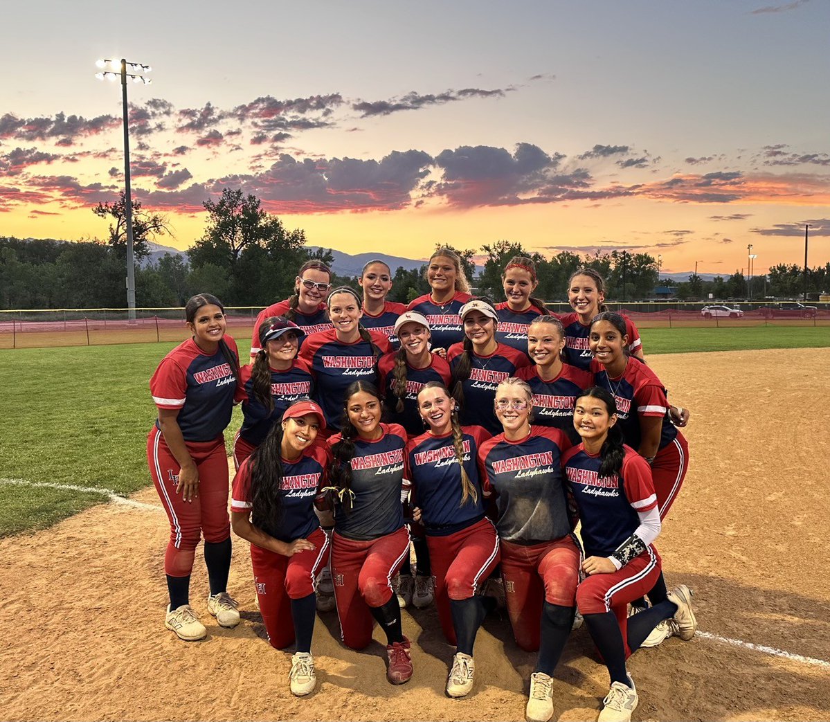 JoThompsonRHP27's tweet photo. So proud of my WA Ladyhawks 18u Simpson team!

We went 6-0 in pool play and finished in the top 16 of 88 teams in the 18u Boulder Division at IDT.  

@StacyMayJohnson @Hey_Coach_Bobby 
@iowasoftball @ladyhawksgold @ExtraInningSB https://t.co/P5sNIgCxGH