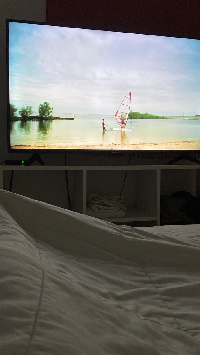 EdiBetancourt's tweet photo. Estoy viendo en Prime una película que se llama “solo amigos” me encanta cuando dos hombres se enamoran. 👬💪🏼 https://t.co/zf2ly599JG