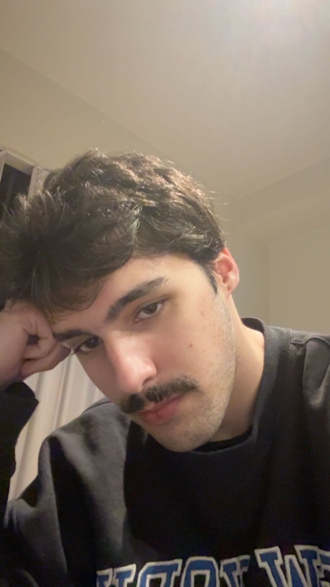 matzerazvdo's tweet photo. recebi vários “fiquei doida com esse bigodudo” com essa https://t.co/OLzwiMkgwD
