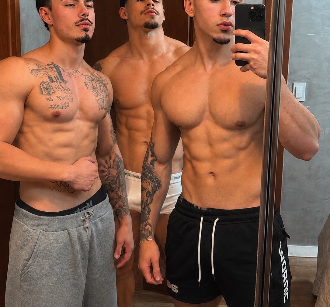 luizmiguell_07's tweet photo. Pós jogo foi em casa, descontei minha raiva no cuzinho do Alex 😈😋🔥

https://t.co/PgjHd4DZD1 https://t.co/hzEDbnM6iK
