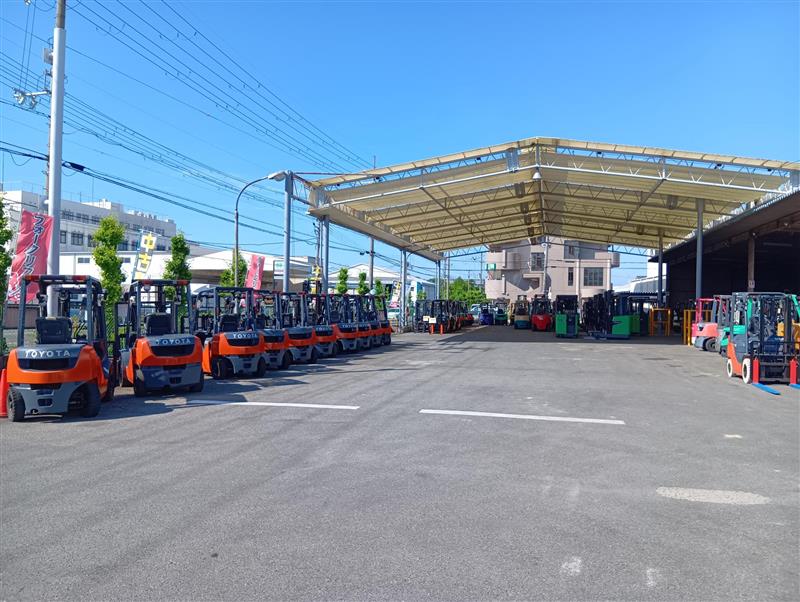pcs_forklift's tweet photo. 【#PCS大阪営業所 より】
中古のフォークリフトを選ぶとき、
写真やデータだけで決めるのは少し不安ですよね。

現場の天井高に合うマストか、
荷物に合うアタッチメントかなど、
実際に「見て・動かして」確認することが失敗しない最大のコツです！

お気軽に試乗＆現車確認、お待ちしております😆 https://t.co/MHjlOhYPAp