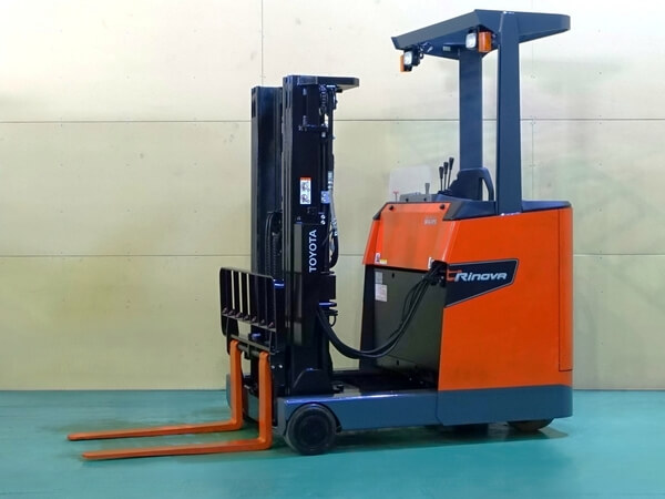 pcs_forklift's tweet photo. 【#PCS大阪営業所 より】
中古のフォークリフトを選ぶとき、
写真やデータだけで決めるのは少し不安ですよね。

現場の天井高に合うマストか、
荷物に合うアタッチメントかなど、
実際に「見て・動かして」確認することが失敗しない最大のコツです！

お気軽に試乗＆現車確認、お待ちしております😆 https://t.co/MHjlOhYPAp