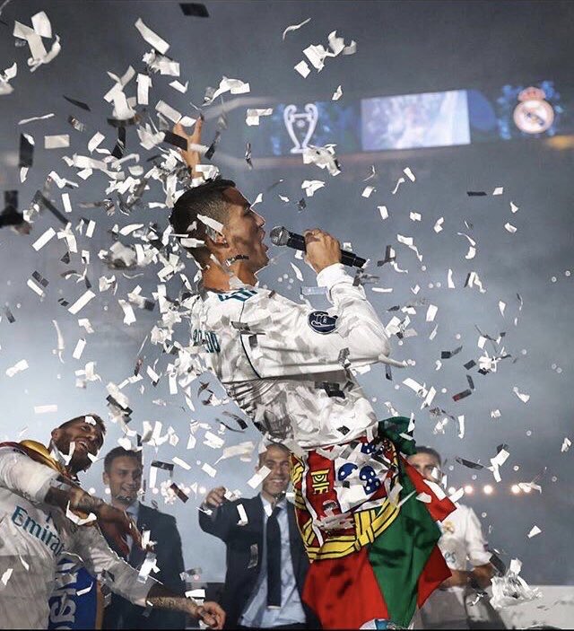Rosell___'s tweet photo. Tras el pitido final, lo tomé con calma. Lo tenía asumido desde antes del mismo 

Pero pasado las horas, me ha pegado el bajonazo. Comienza la melancolía. La nostalgia. Los recuerdos 

Se nos acaba Cristiano Ronaldo. Mi ídolo, mi role model

Solo puedo dar gracias por ser testigo https://t.co/iQighjsl0A