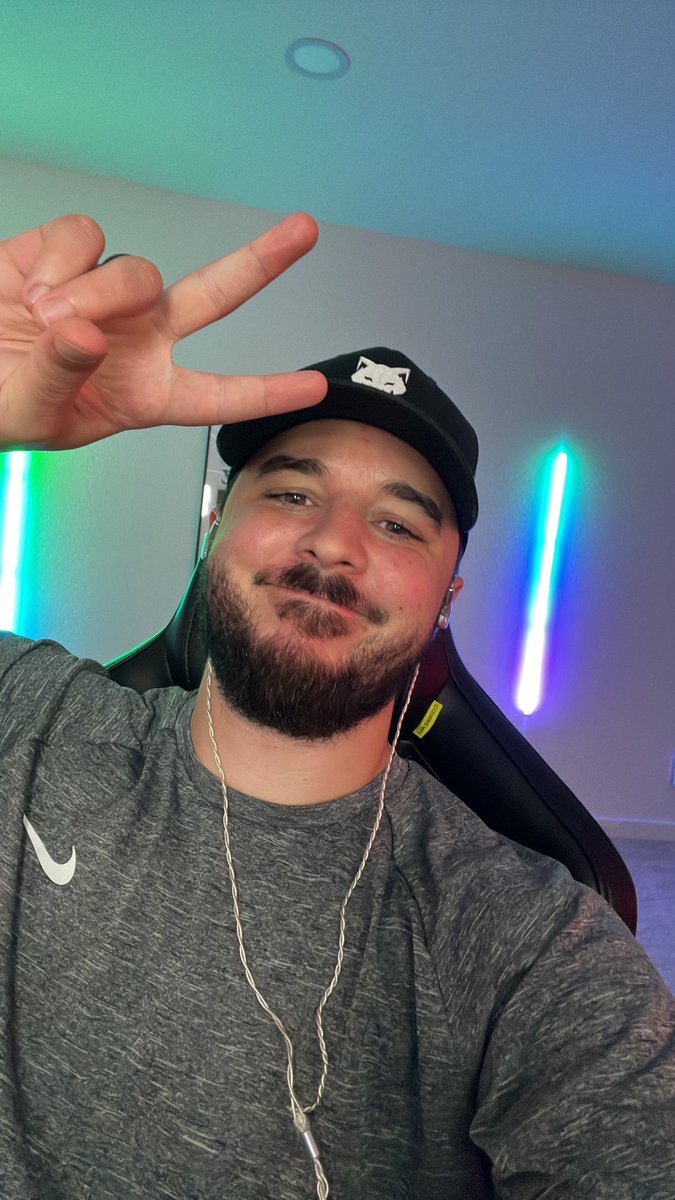 MarkClarkk tweet media