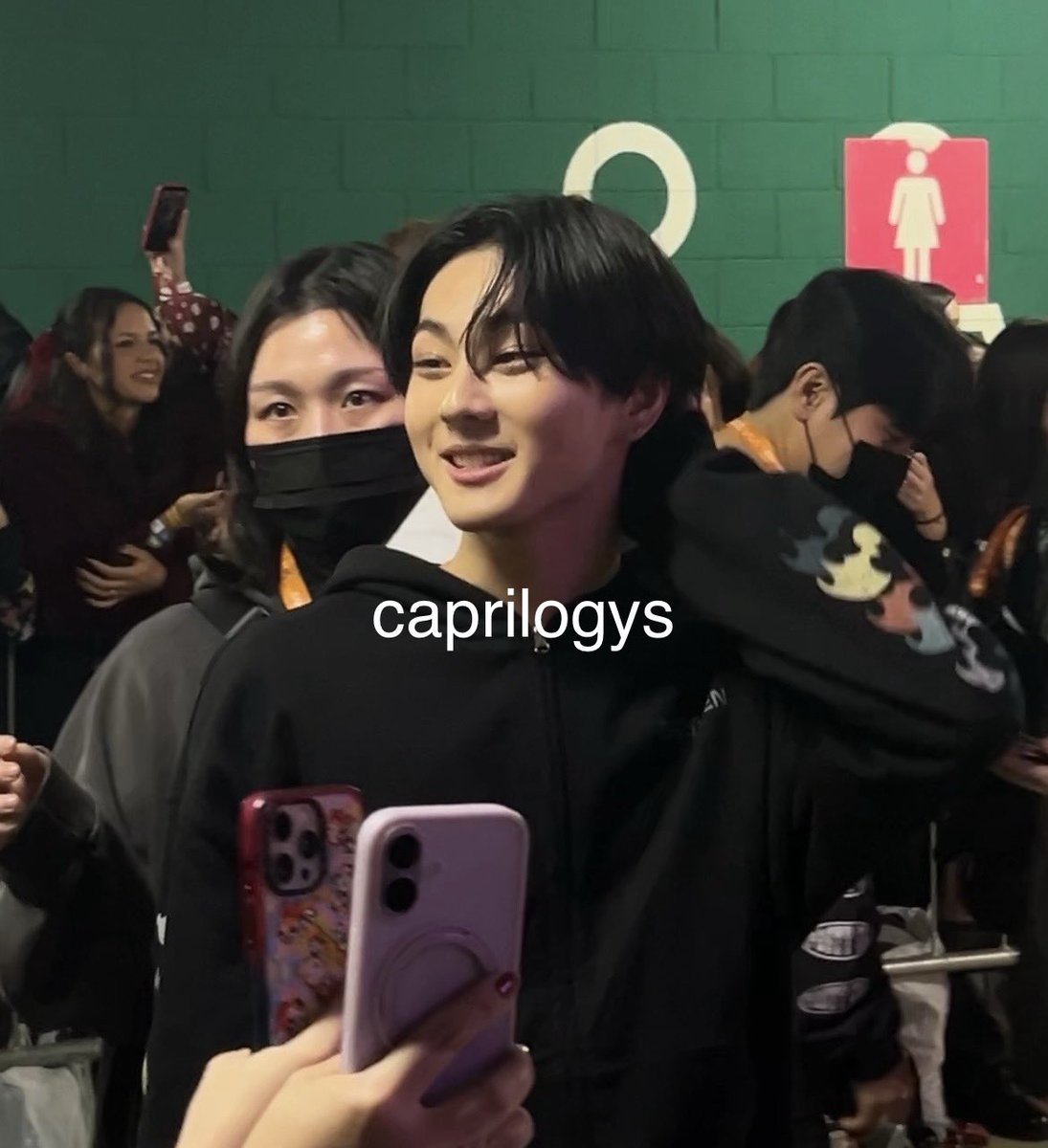 caprilogys's tweet photo. o jungwon brilha TANTO pessoalmente. ainda não acredito que vi ele assim https://t.co/i6LSOTrPhE