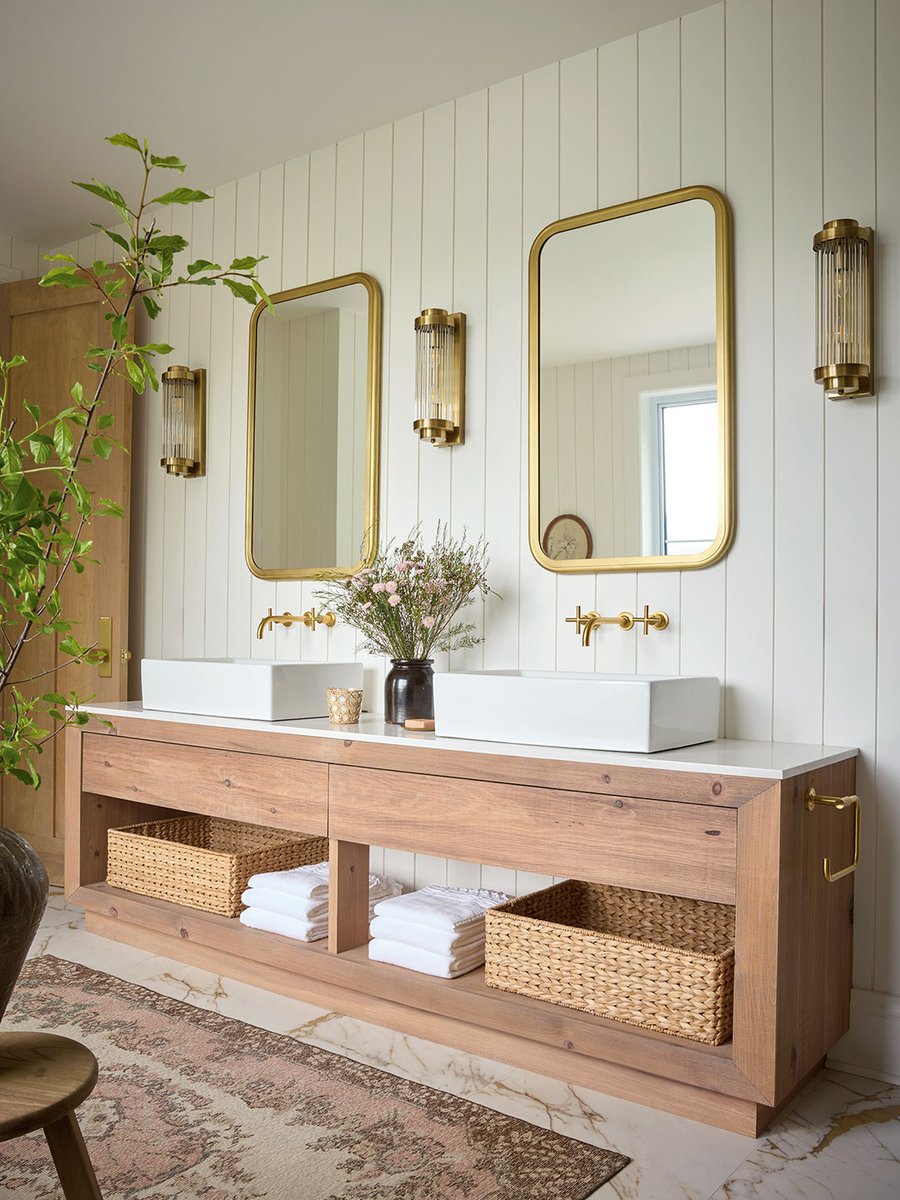 MaisonetDemeure's tweet photo. Cette réalisation signée @akbdesign revisite le style champêtre contemporain avec une élégance intemporelle. Chaque détail de cette salle de bains a été pensé pour créer un espace aussi beau que fonctionnel. https://t.co/PnLUaRH7ll

@maxdesb
@akbdesign https://t.co/SlhiU5Vk6R