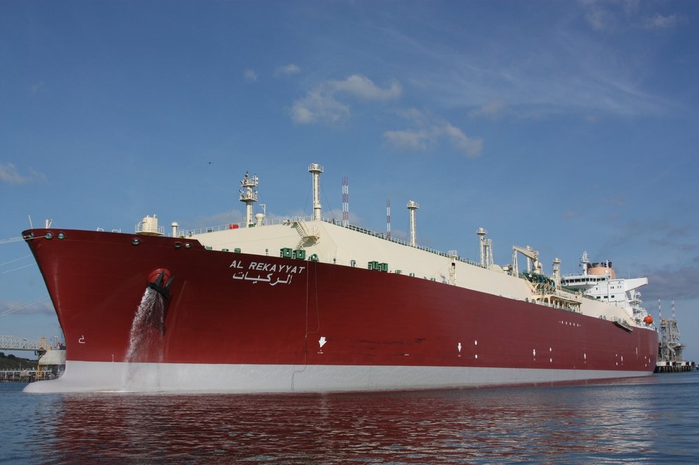 Recognizeme949's tweet photo. 🚨 BREAKING: 🇺🇸🇮🇷

The IRGC Navy has reportedly struck a vessel attempting to transit the Strait of Hormuz via the Omani maritime route without Iran's authorization.

🇶🇦 The vessel is believed to be the Qatari-owned LNG tanker "AL REKAYYAT." https://t.co/bX0DYWJo23