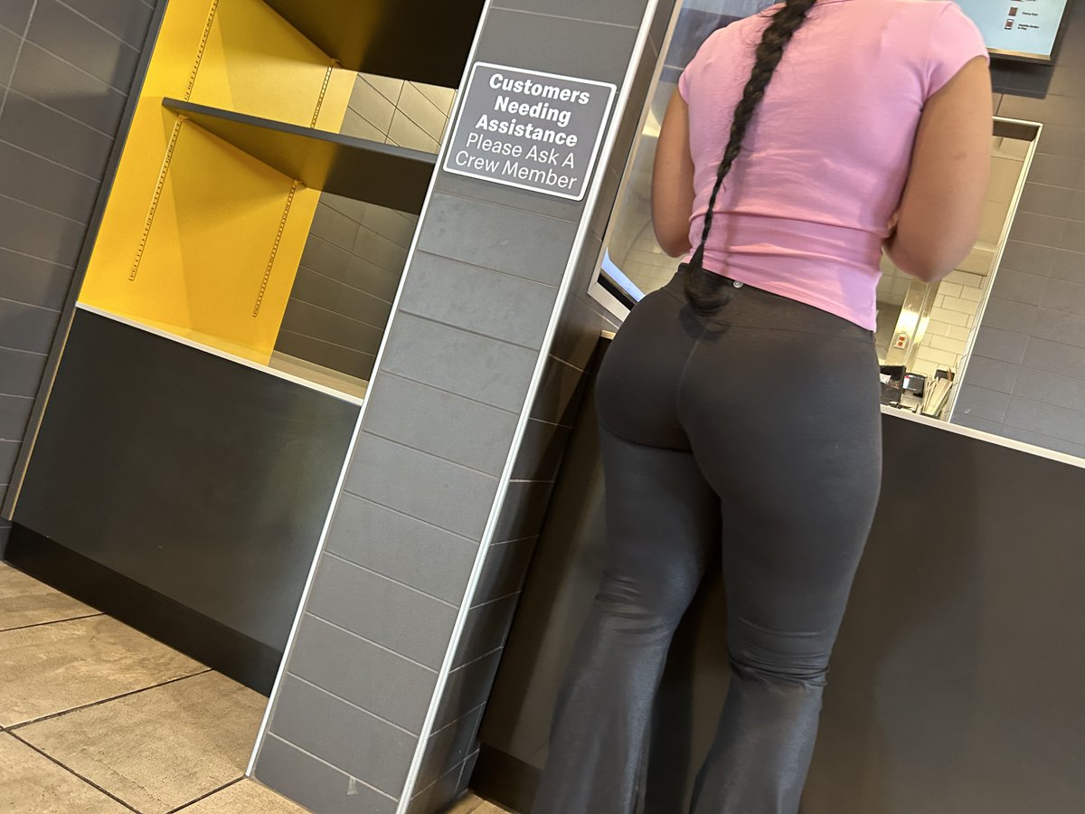 Alesha1989's tweet photo. juicy jiggly booty #creepshot #nolimit #flash #candid https://t.co/V1hRua3LnI