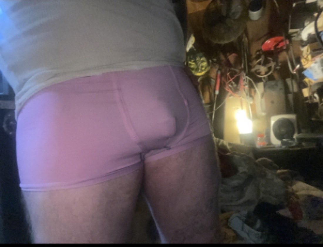 RanDichards's tweet photo. @joerogan @TommyLee @Spotify @TommyLee hey sweetie it’s me! @DeDunkingPast 🍌 can’t wait to dock with that big ol Bermuda sloop of yours you got tucked away in your dungarees. Don’t let this size fool you. There’s a small craft advisory in my panties 😜✊🏻🍆💦🫵🏻 rough water, steep waves tonight hun. 😘 https://t.co/A2KrdYW41o