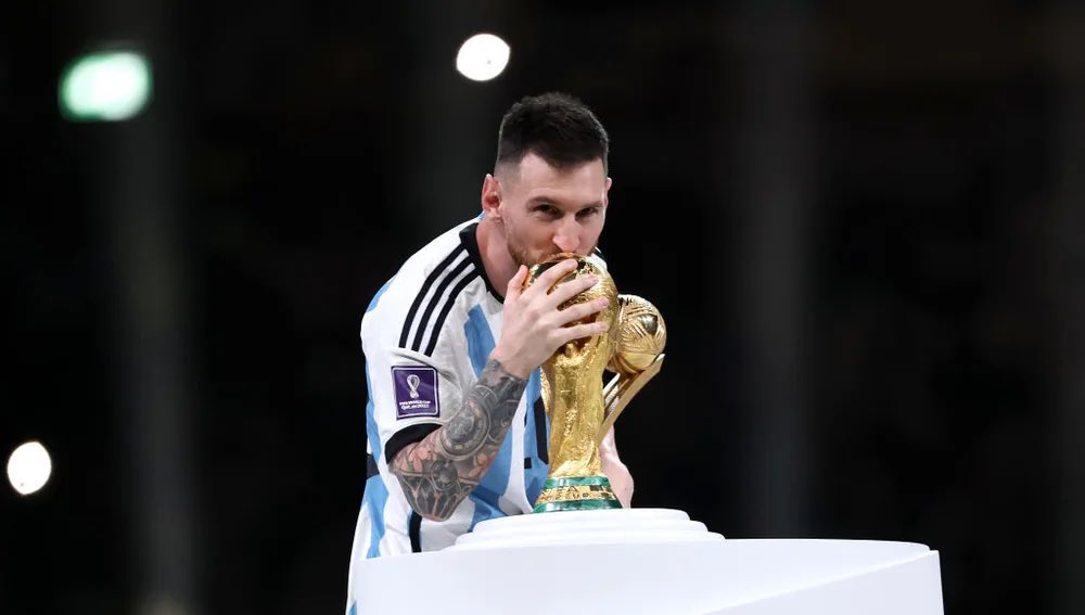 matimendi's tweet photo. Te dejo la que te va a faltar toda la vida. Ah, además la final de esa Euro la viste casi toda del banco, agradécele a tus compañeros que la ganaron. https://t.co/r6bzYUnw35