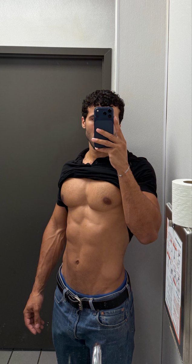 __hamyyyyy's tweet photo. Bathroom fun anyone https://t.co/ViRqyZ3Paw