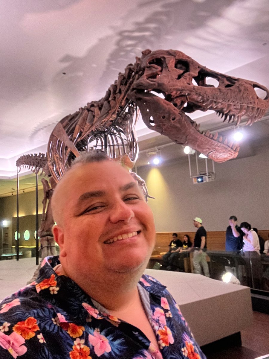 PresidentsVisit's tweet photo. Dino content at the Field Museum: I loved it! 🏛️🦖🦕🐘🪨💎 #Chicago #FieldMuseum #travelswithjoe #summerofjoe2026 https://t.co/3Uao1VcSS5